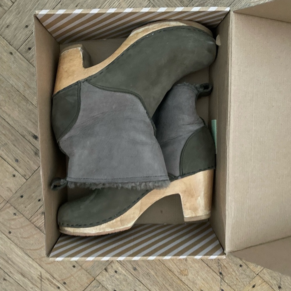 No 6 fur lined clog boots
